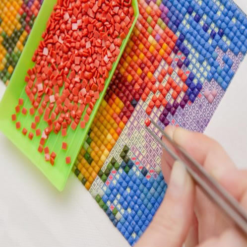 Select A Color Of Diamond And Pour It Into The Tray